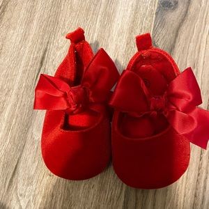 Infant red shoes